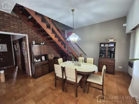 Casa 4 ambientes con 2 baños