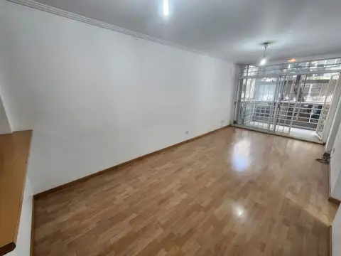 Mario Bravo 1200, Piso 1