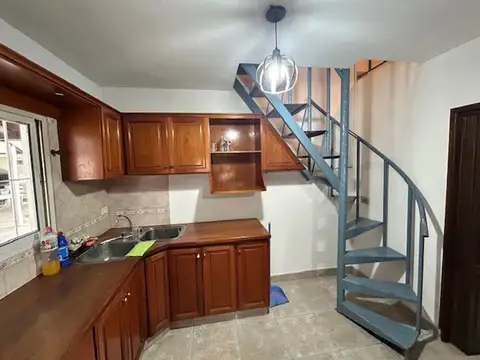 Casa en Alquiler con 3 cocheras