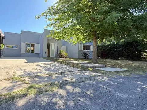 Casa en Barrio La Barra Village