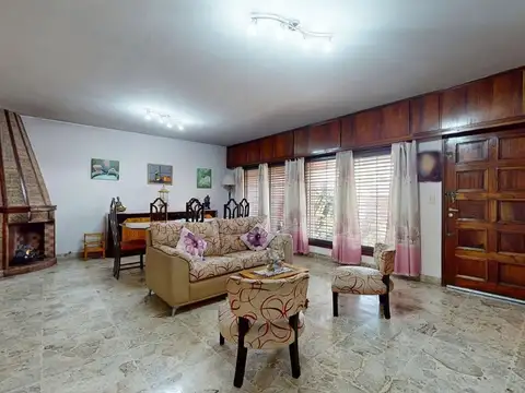 CASA 4 AMB EN VENTA EN BALLESTER C/ PILETA GARAGE