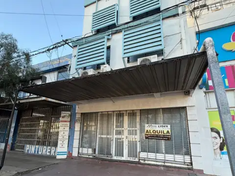 Local comercial en alquiler ubicado sobre Av. 25 de Mayo 1079