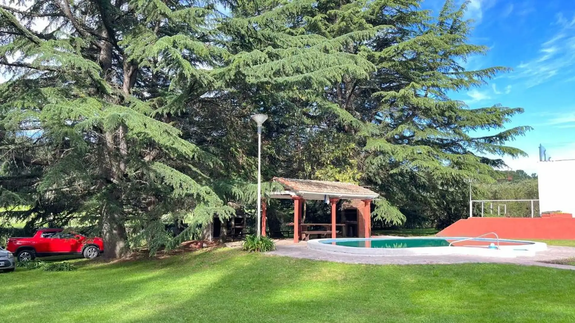 Casa quinta 4 habitaciones, 179m² con pileta — Av. Don Bosco