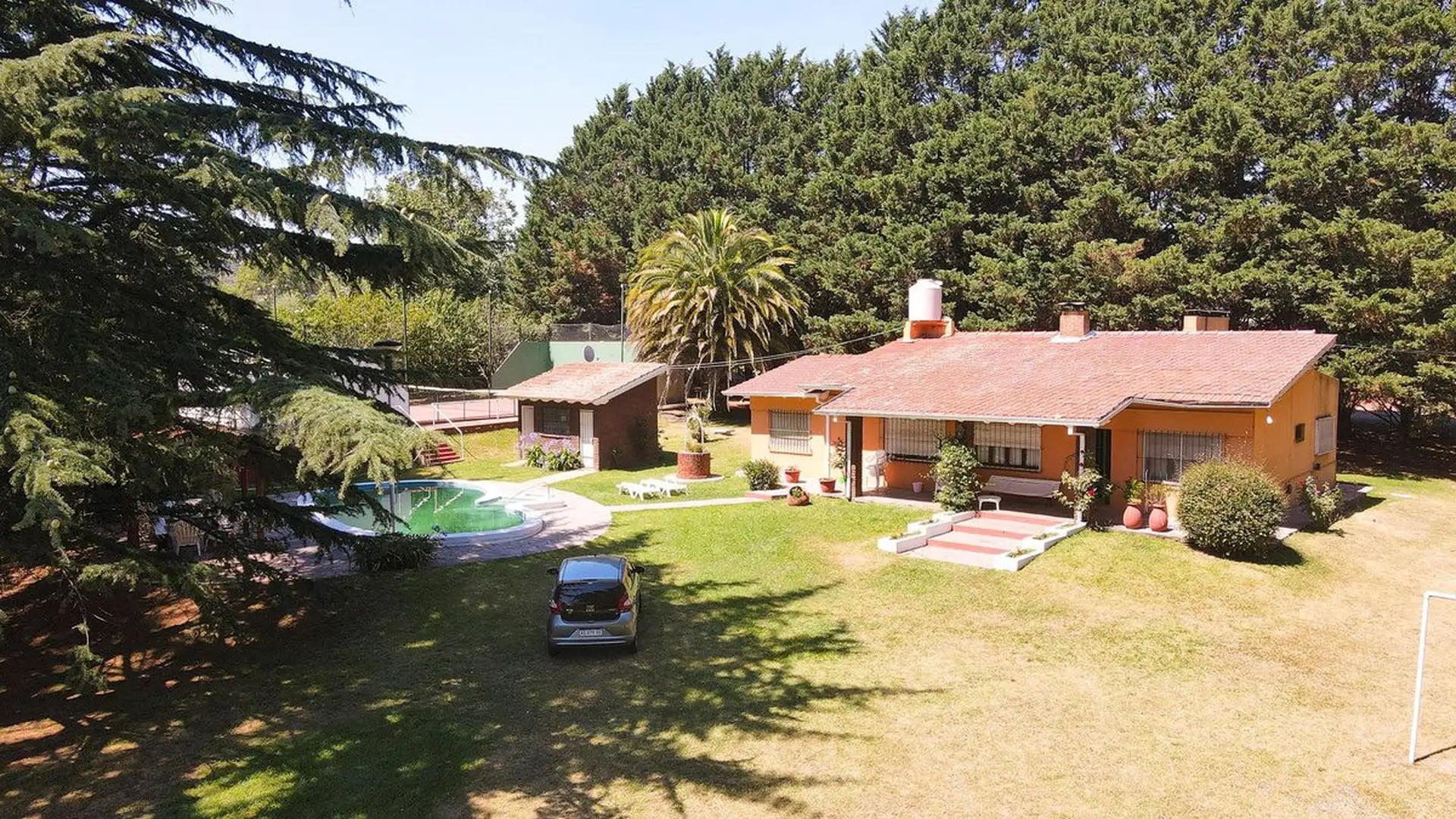 Casa quinta 4 habitaciones, 179m² con pileta — Av. Don Bosco