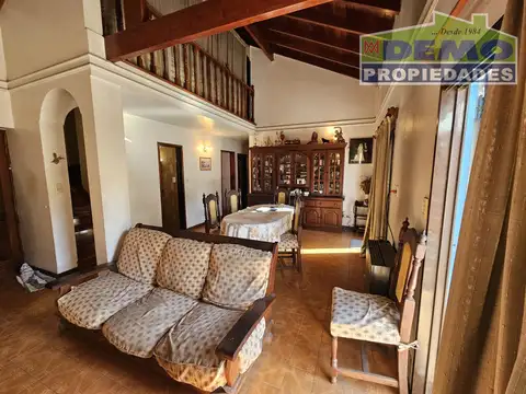 Casa 9 ambientes con 2 baños