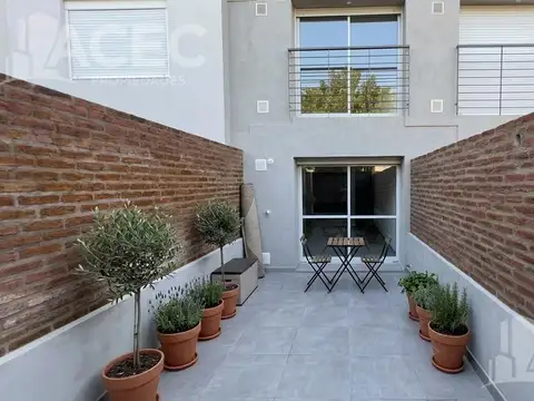 Ituzaingo 400 - Piso 1º Dpto 04 + Patio