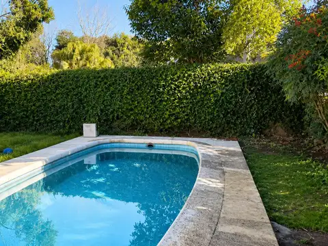 Casa 6 ambientes con 2 baños