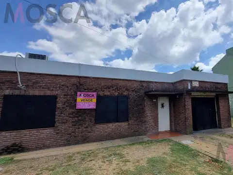 Casa a refaccionar sobre lote de 666 m² en Moreno
