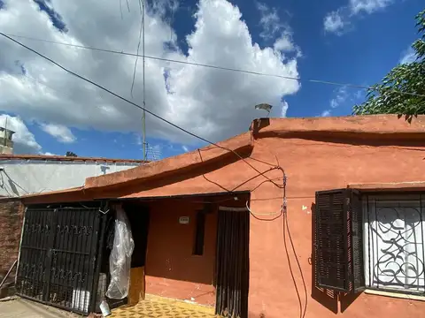 CASA EN VENTA DE 4 AMBIENTES EN MUÑIZ