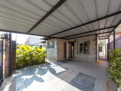 VENTA CASA 3 AMB.- APTO CREDITO-PILETA- BURZACO.