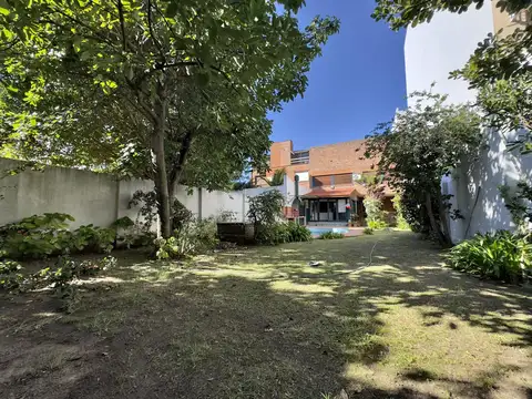 CASA VENTA FLORIDA 4 AMBIENTES JARDÍN PILETA QUINCHO