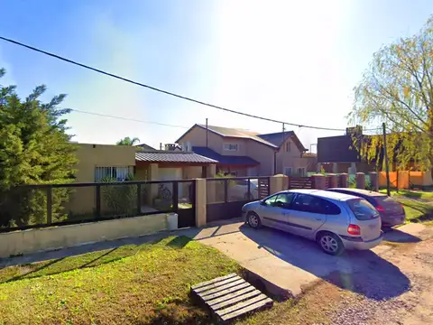 Casa cerca centro comercial Tierra de Sueños 2