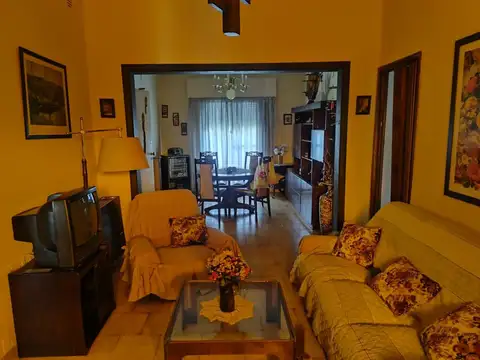 Casa 5 ambientes con 1 baño