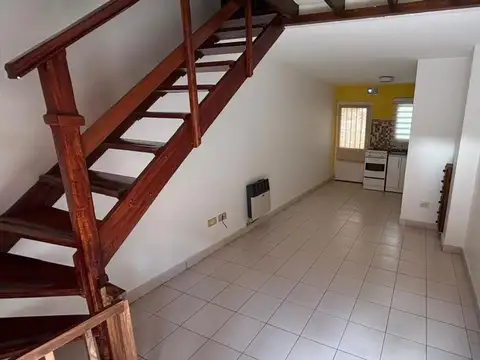 Casa 2 ambientes con 1 baño
