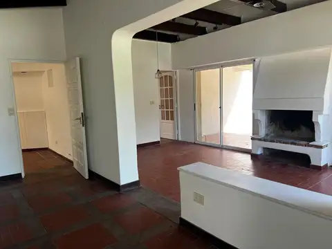 Casa 4 ambientes con 3 baños