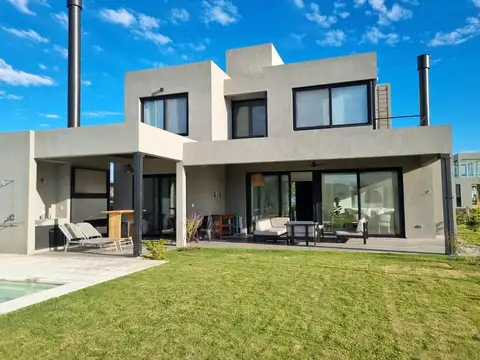 Venta impecable de casa en el Barrio El Naudir