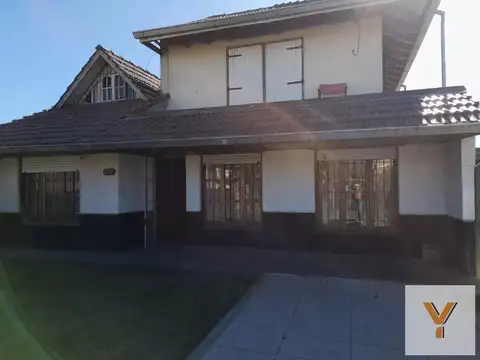 Casa en venta - 3 Dormitorios 2 Baños - 330Mts2 - Mar del Plata