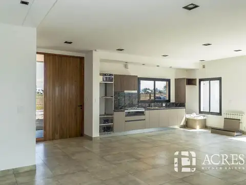Casa en Alquiler con 1 cochera