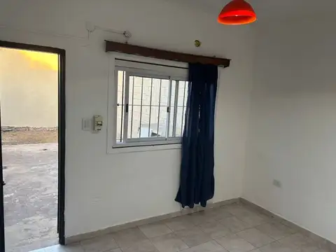 Casa 2 ambientes con 1 baño
