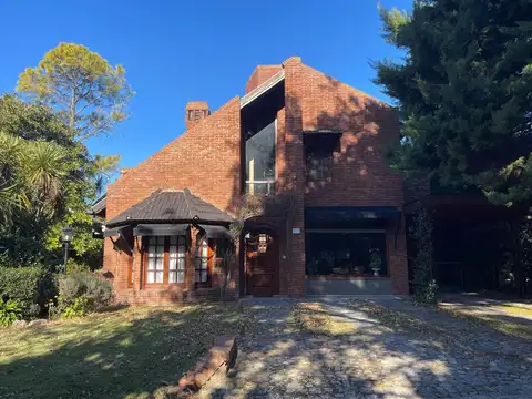 CASA COUNTRY CLUB PRIV LOMA VERDE ESCOBAR APTA CR