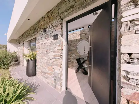 Casa en Venta en Pilar del Este - San Ramiro, USD 480.000