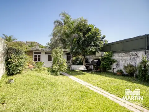 Casa en venta en Martínez 5 ambientes más dpto. 2 amb lote 8.66x38, 280 m2 cub Totales. 7 C/Av.