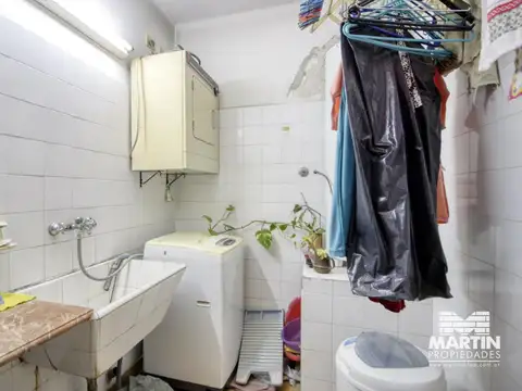 Casa en venta en Martínez 5 ambientes más dpto. 2 amb lote 8.66x38, 280 m2 cub Totales. 7 C/Av.