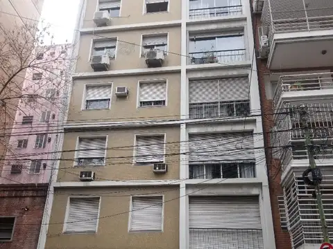 Amplio depto. de 4 ambientes con dependencia 