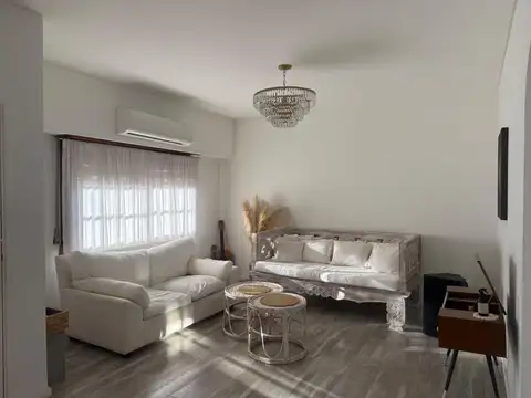Casa en Venta de 6 Dormitorios Pileta, Jardin y Quincho - Cochera cubierta - Punta Chica - Victoria