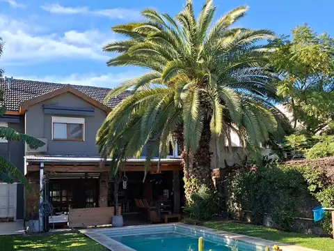 Casa en Venta de 6 Dormitorios Pileta, Jardin y Quincho - Cochera cubierta - Victoria