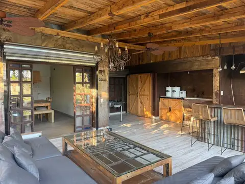 Casa en Venta con 2 cocheras