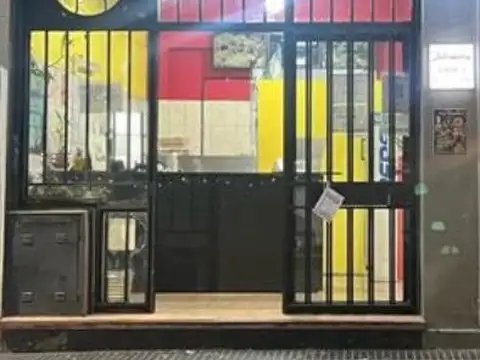 Excelente local comercial sobre Alvarez Jonte 5200, vVlla Real