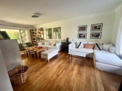 Lindisima Casa en venta en Las Lomas-Horqueta, 4 dormitorios   dependencia