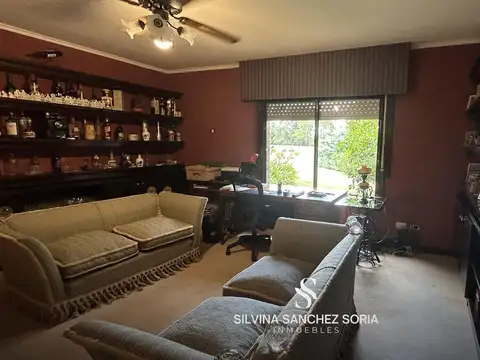Casa en Venta con 3 cocheras