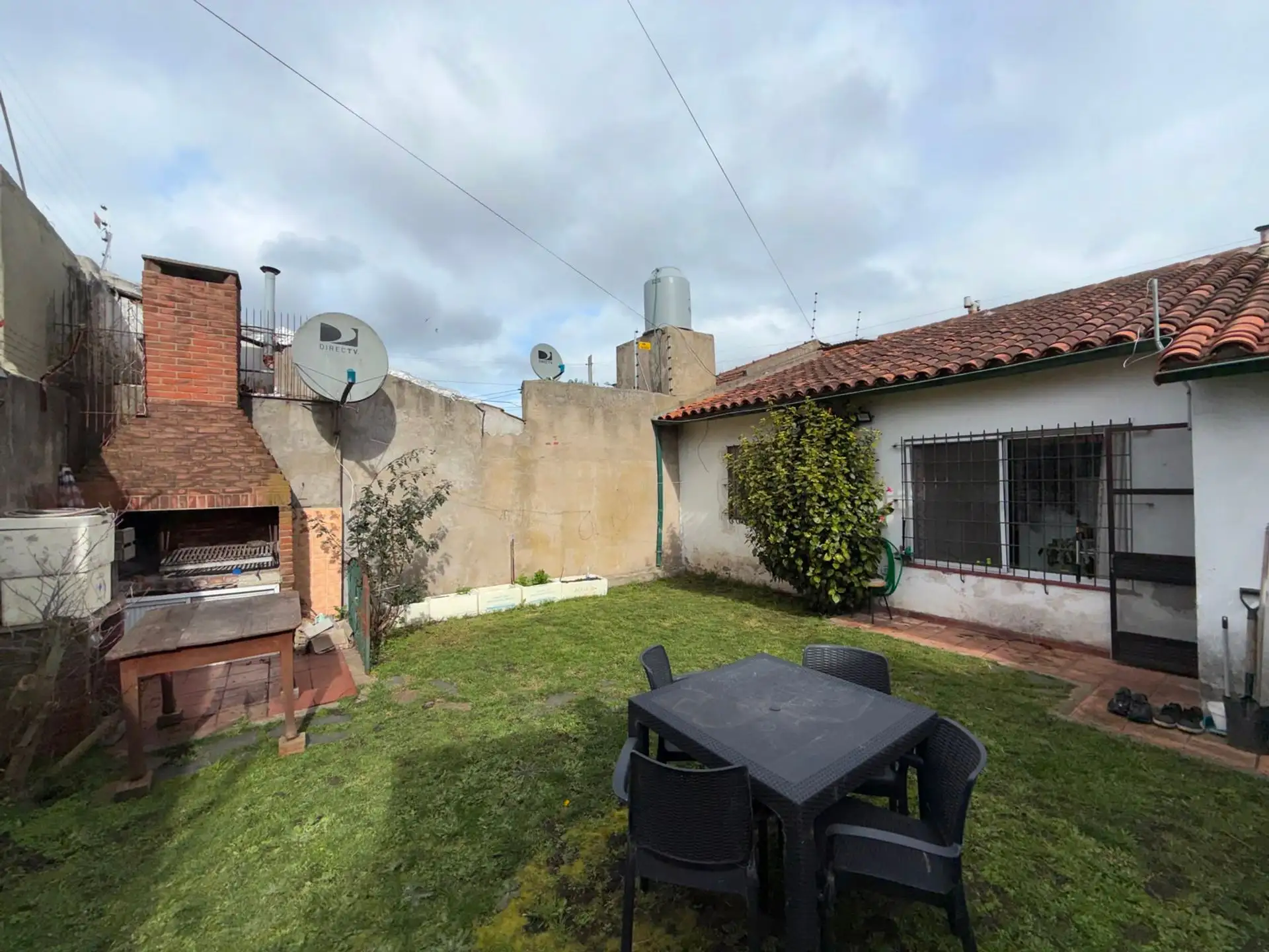 CASA 3 AMBIENTES CON JARDIN Y GARAGE EN AV VERTIZ