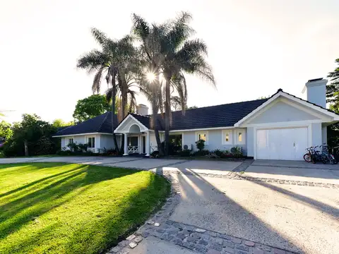 VENTA CASA SAN DIEGO PISCINA UBICACIÓN IDEAL