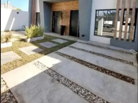 Dúplex en venta - 3 Dormitorios 2 Baños - 160Mts2 - Parque Leloir