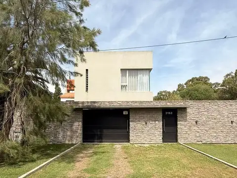 CASA EN VENTA VILLA DEL PLATA 4 DORMITORIOS