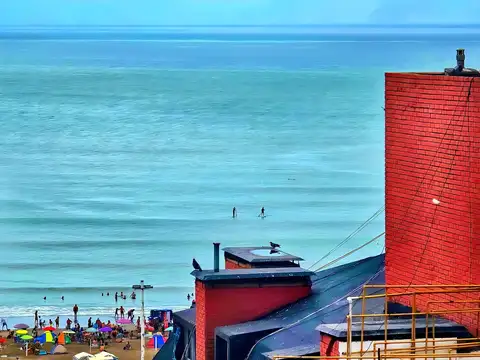 Venta 2 amb. Colon 1500. Contrafrente. Vista parcila al Mar