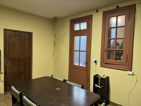VENTA PH CON ENTRADA INDEP. PATIO Y TER. EN FLORES
