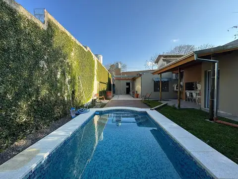 VENTA CASA 2 AMB COCHERA PILETA Y FONDO
