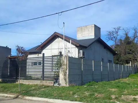 CASA 3 AMBIENTES ZONA RESIDENCIAL AZUL EN VENTA
