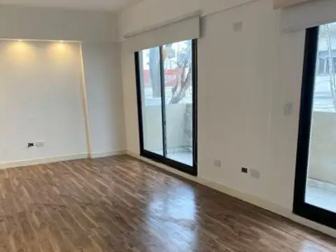 Departamento Monoambiente Al Frente con Balcon en Plaza Irlanda