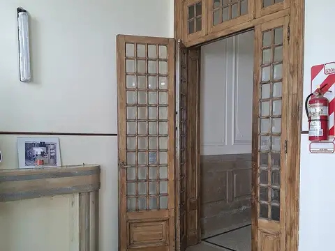 Casa 11 ambientes con 4 baños