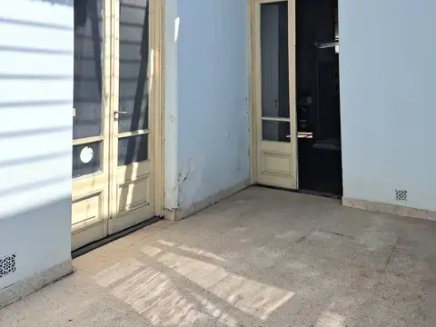 CASA SOBRE LOTE PROPIO DE 29,40 X 8,66 / 11 HABITACIONES.