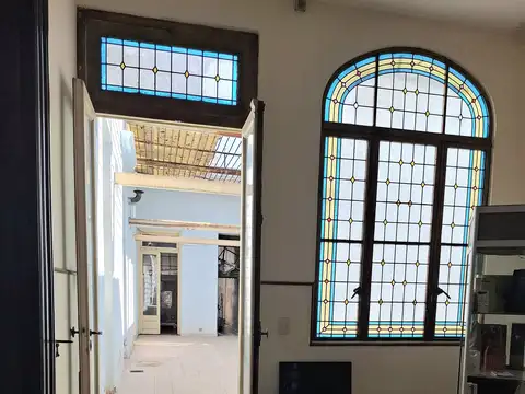 CASA SOBRE LOTE PROPIO DE 29,40 X 8,66 / 11 HABITACIONES.