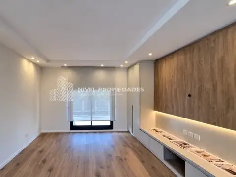 Casa en Alquiler con 2 cocheras