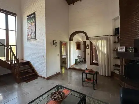 Casa 5 ambientes con 4 baños