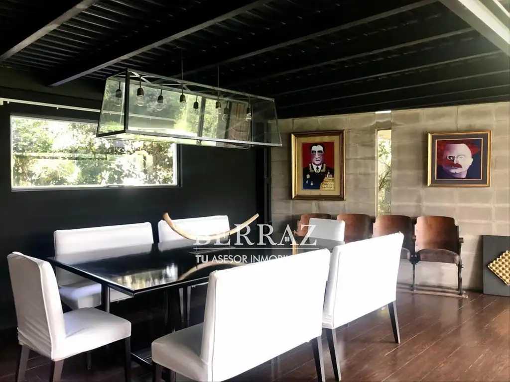 Casa - 310  m² Cubierta | 4 dormitorios | 20 años | 3 baños | 5 ambientes | 2 cocheras