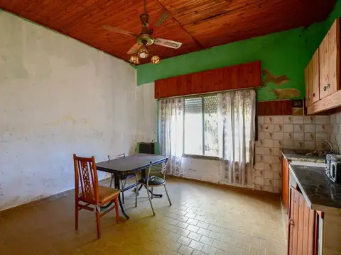Casa 2 ambientes con 1 baño